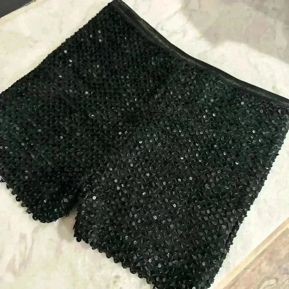 Black women’s shorts - Medium - Picture 2 of 3